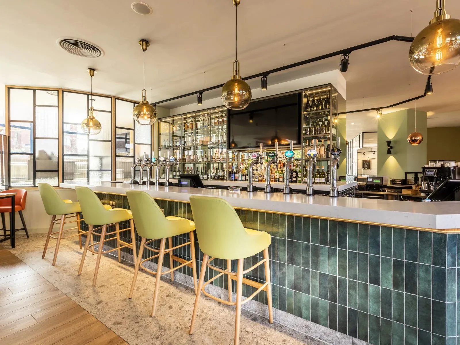 Holiday Inn Sutton - Bar