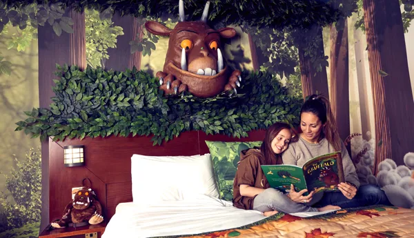 BUCK Cwoa Gruffalo - parent reading